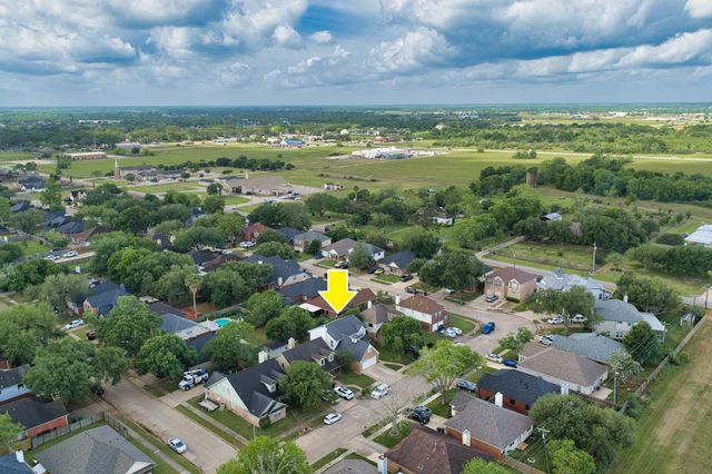 608 Prairie Lane, Angleton, TX 77515