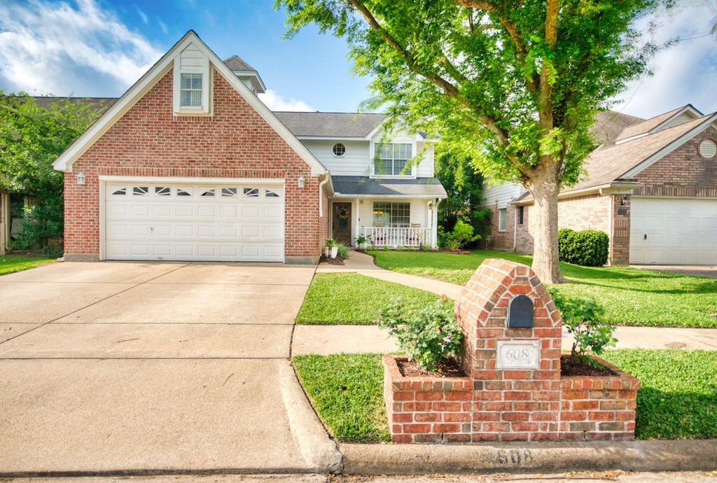 608 Prairie Lane, Angleton, TX 77515