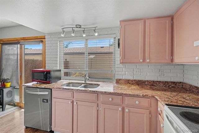 16036 E Ithaca Place B, Aurora, CO 80013