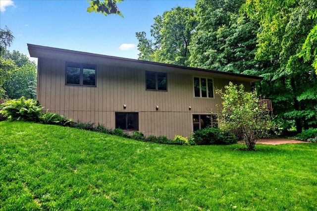 1296 Blue Heron Trail, Shakopee, MN 55379