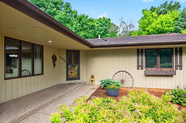 1296 Blue Heron Trail, Shakopee, MN 55379