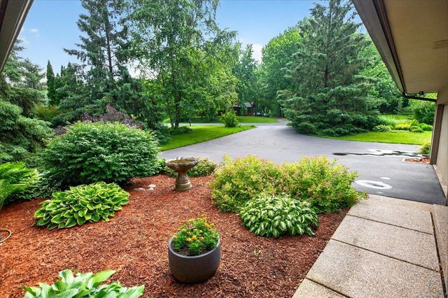 1296 Blue Heron Trail, Shakopee, MN 55379