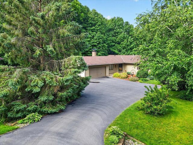 1296 Blue Heron Trail, Shakopee, MN 55379