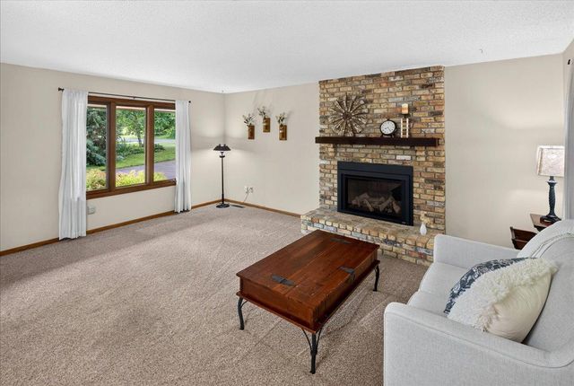 1296 Blue Heron Trail, Shakopee, MN 55379