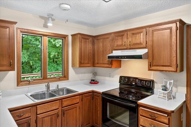 1296 Blue Heron Trail, Shakopee, MN 55379