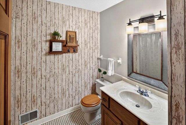 1296 Blue Heron Trail, Shakopee, MN 55379