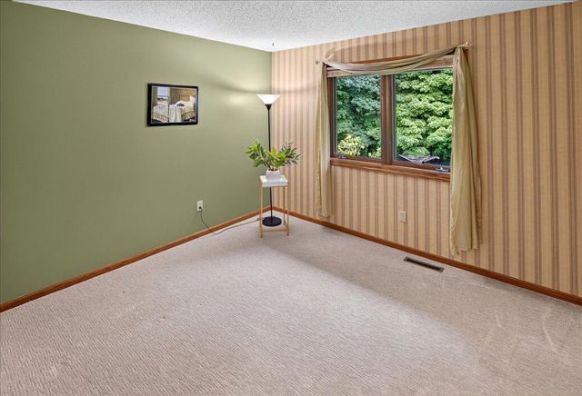 1296 Blue Heron Trail, Shakopee, MN 55379