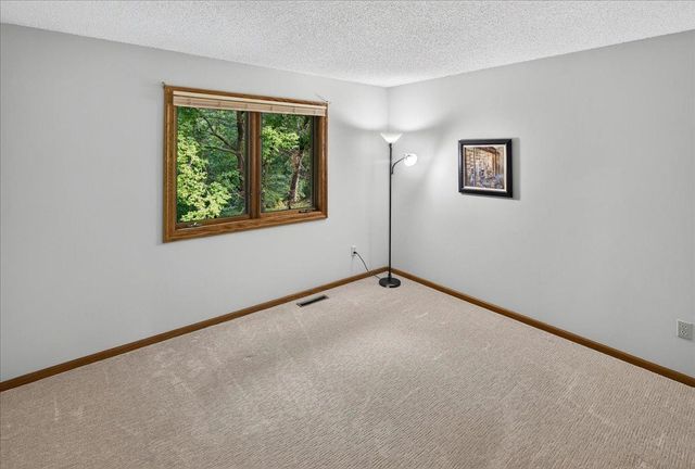 1296 Blue Heron Trail, Shakopee, MN 55379