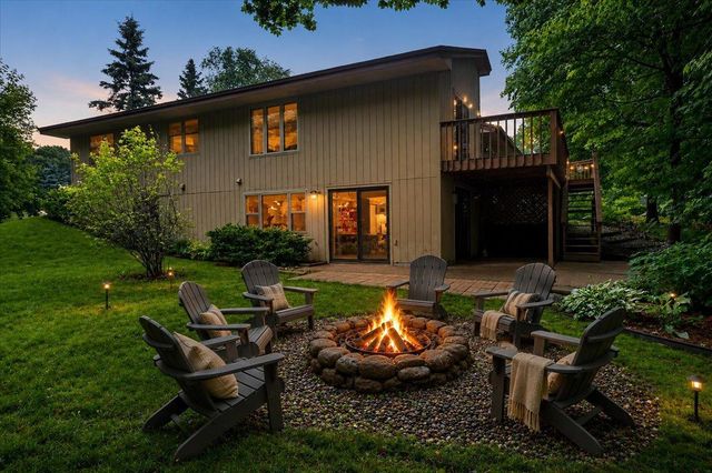1296 Blue Heron Trail, Shakopee, MN 55379