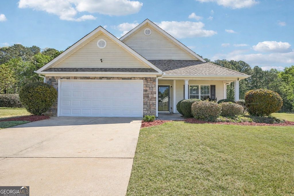 345 Annslee Circle, Loganville, GA 30052