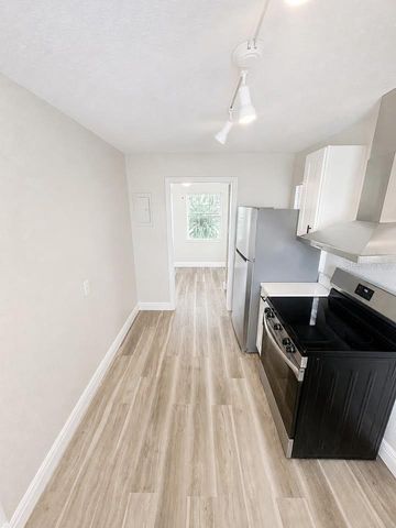 220 13TH AVENUE W, Bradenton, FL 34205
