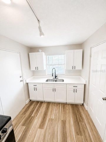 220 13TH AVENUE W, Bradenton, FL 34205