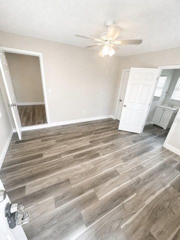 220 13TH AVENUE W, Bradenton, FL 34205