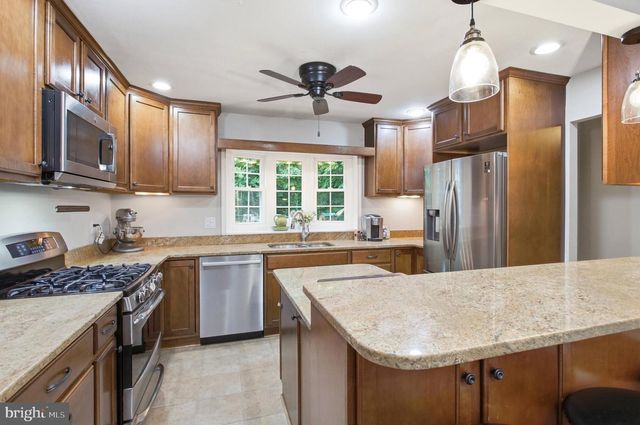 8402 UXBRIDGE CT, Springfield, VA 22151