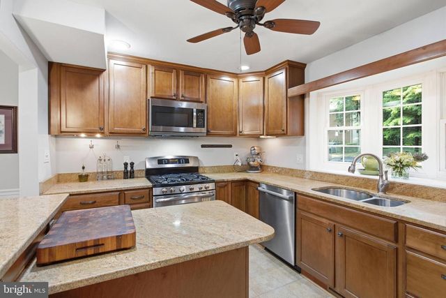 8402 UXBRIDGE CT, Springfield, VA 22151