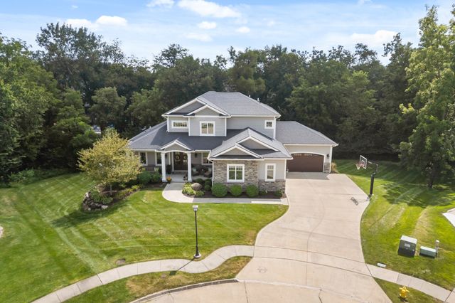 3965 Black Bear Pointe, Waukee, IA 50263