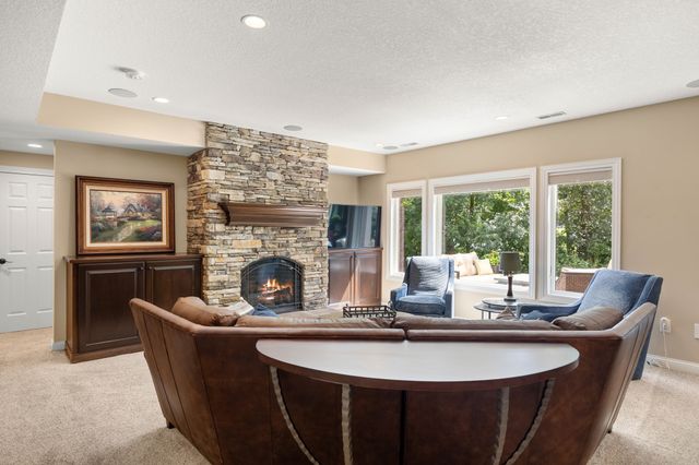 3965 Black Bear Pointe, Waukee, IA 50263