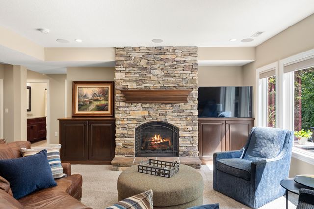 3965 Black Bear Pointe, Waukee, IA 50263