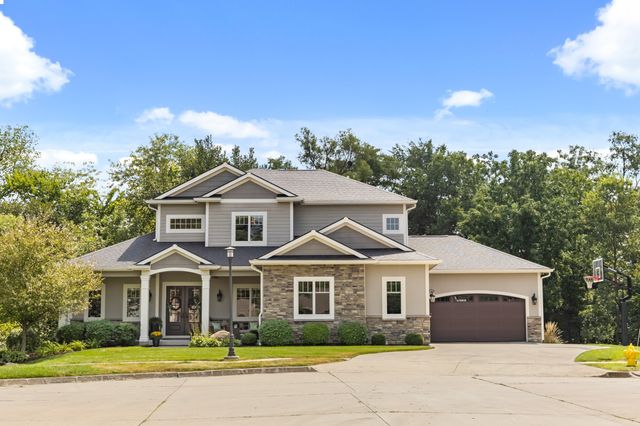 3965 Black Bear Pointe, Waukee, IA 50263