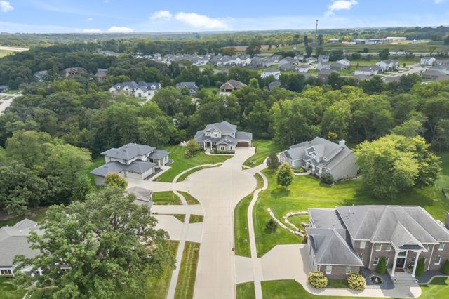 3965 Black Bear Pointe, Waukee, IA 50263