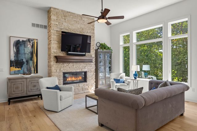3965 Black Bear Pointe, Waukee, IA 50263
