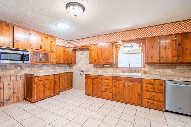 705 NE Fifth St, Andrews, TX 79714