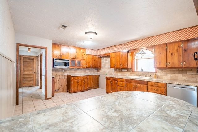 705 NE Fifth St, Andrews, TX 79714