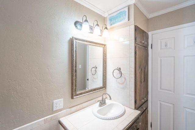 705 NE Fifth St, Andrews, TX 79714