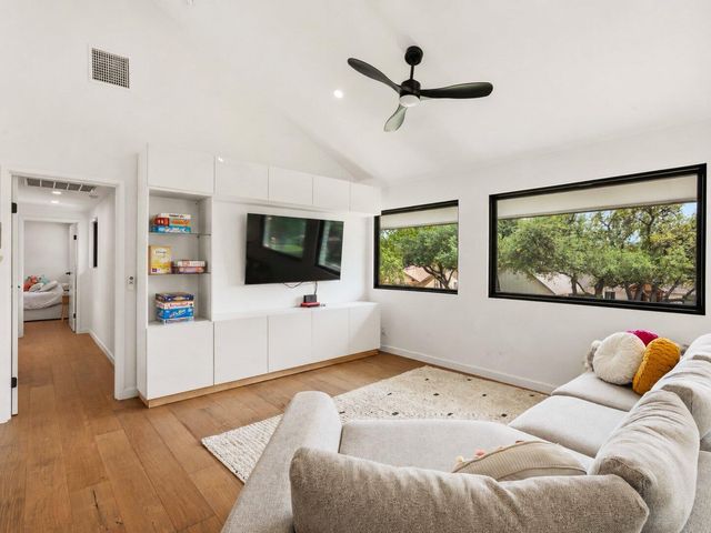 4502 Mountain Path DR, Austin, TX 78759