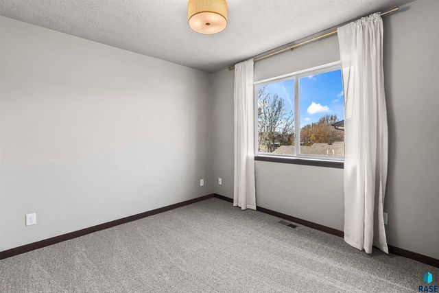 6516 W 6th Pl Place, Sioux Falls, SD 57107