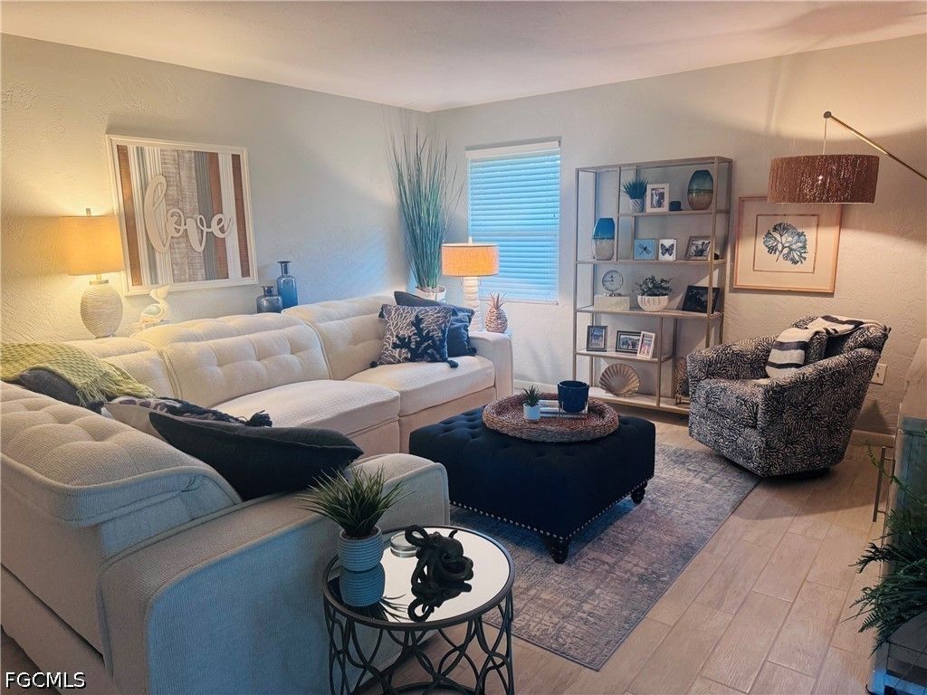 5598 Boynton LN, Fort Myers, FL 33919