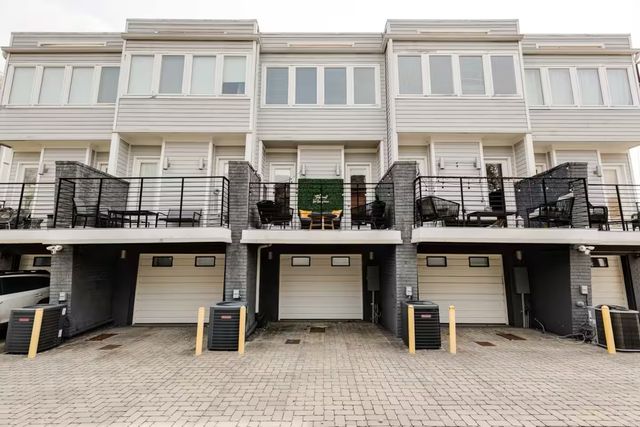 1240 2nd Ave S Apt 3, Nashville, TN 37210