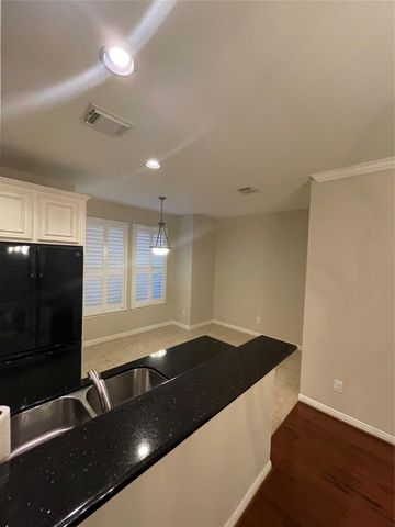 1040 La Rue Street, Houston, TX 77019