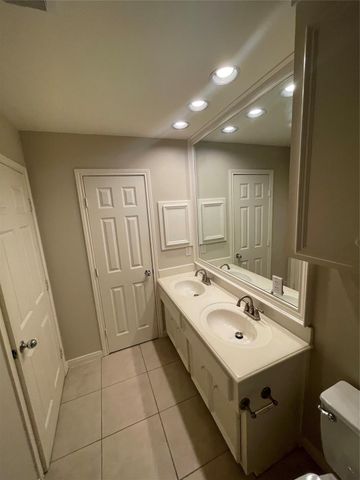 1040 La Rue Street, Houston, TX 77019