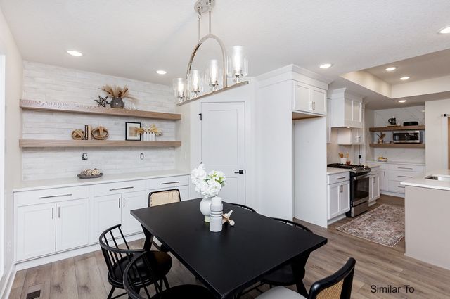 18027 Tanglewood Drive, Clive, IA 50325