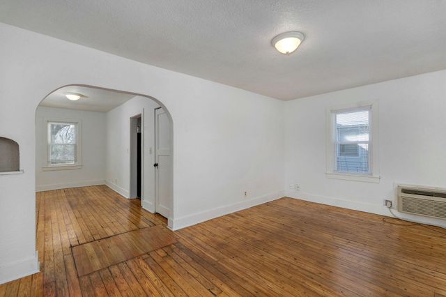 521 N Warren Avenue, Springfield, MO 65802