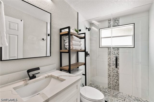2160 Holiday LN, Naples, FL 34104