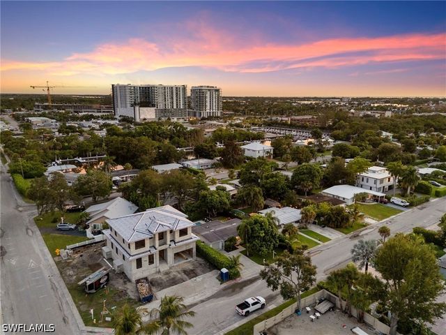2160 Holiday LN, Naples, FL 34104