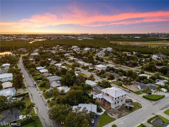 2160 Holiday LN, Naples, FL 34104