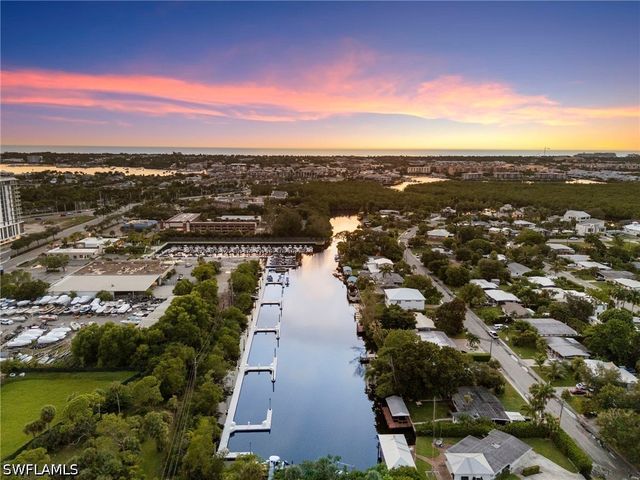 2160 Holiday LN, Naples, FL 34104
