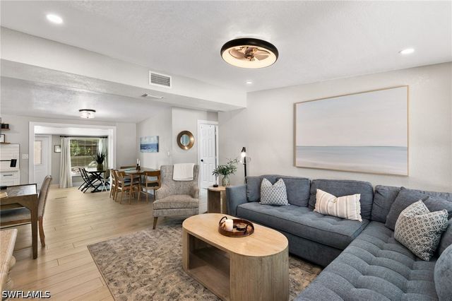 2160 Holiday LN, Naples, FL 34104