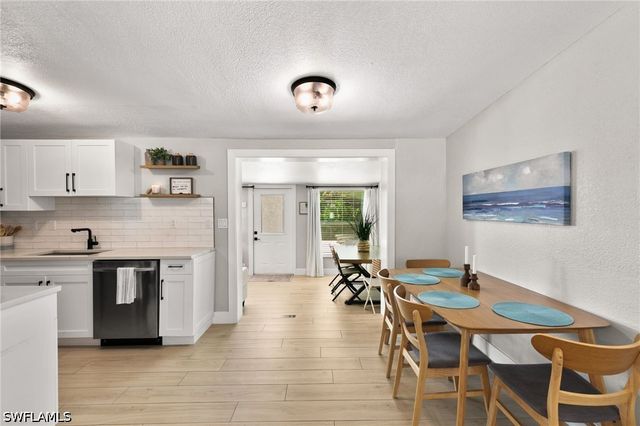 2160 Holiday LN, Naples, FL 34104
