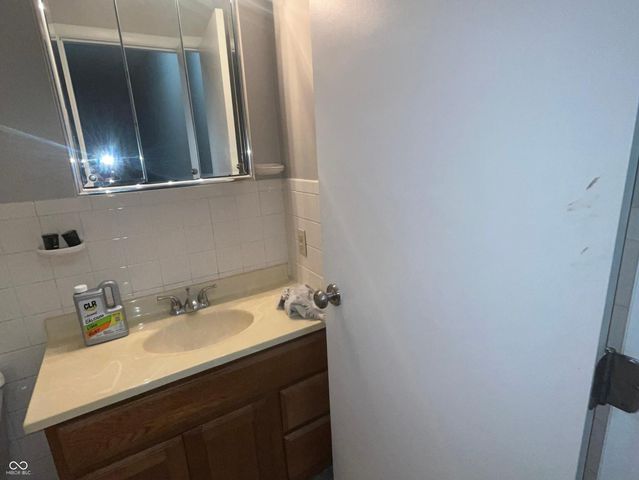 8363 Paso Del Norte Court, Indianapolis, IN 46227