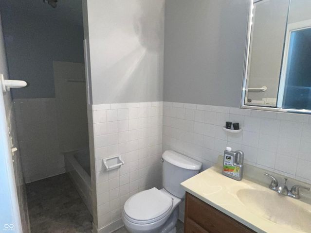 8363 Paso Del Norte Court, Indianapolis, IN 46227