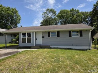 10458 Spring Garden Drive, St Louis, MO 63137