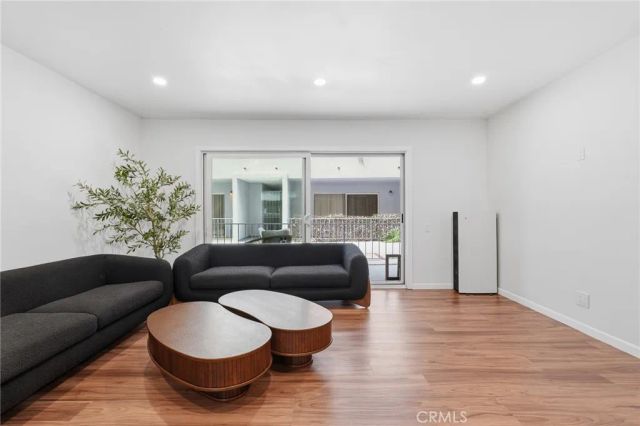14414 Addison 17, Sherman Oaks, CA 91423