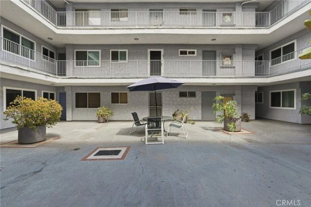 14414 Addison 17, Sherman Oaks, CA 91423