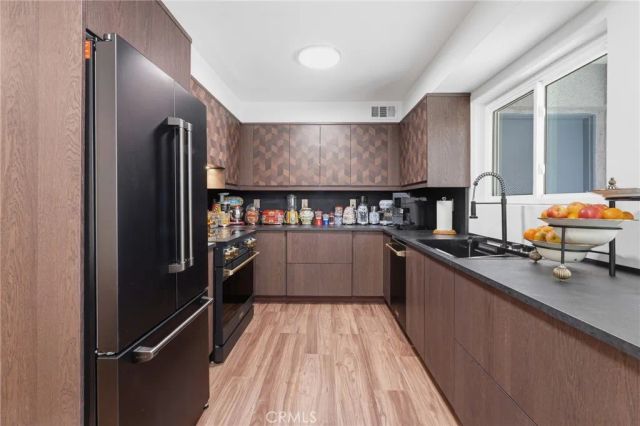 14414 Addison 17, Sherman Oaks, CA 91423