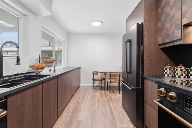 14414 Addison 17, Sherman Oaks, CA 91423