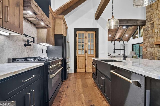 219 Staurolite Mountain Road, Blue Ridge, GA 30513